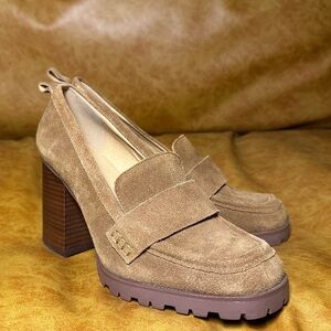 Crown Vintage camel suede Mary Jane heels size 8